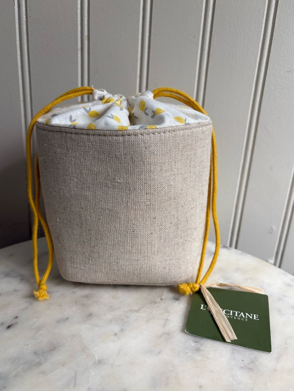 L’Occitane Drawstring Pouch Beige/White/Yellow Lemon Print 100% Cotton LIKE NEW
